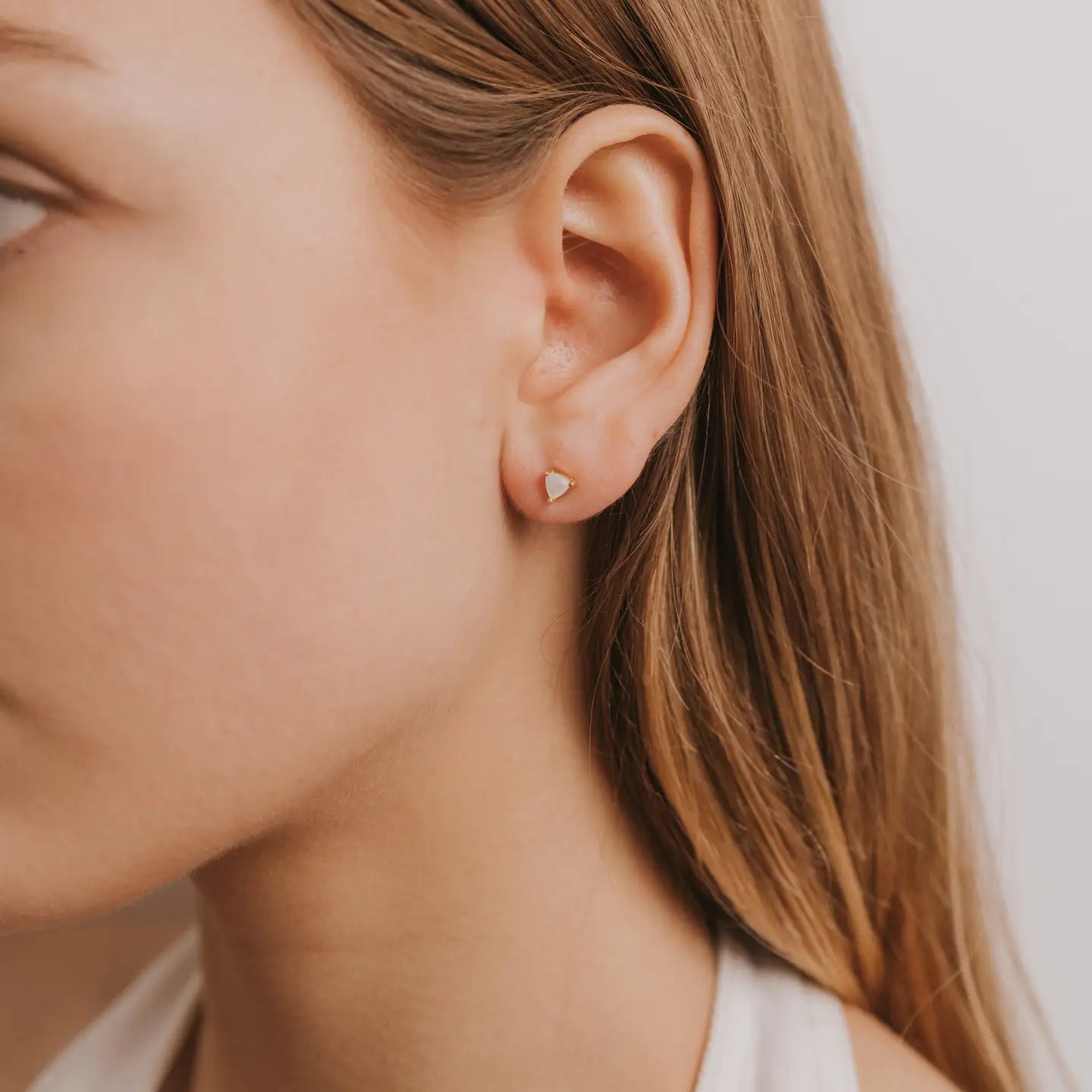 Aura Mini Earrings – Gold with Pearl Shine